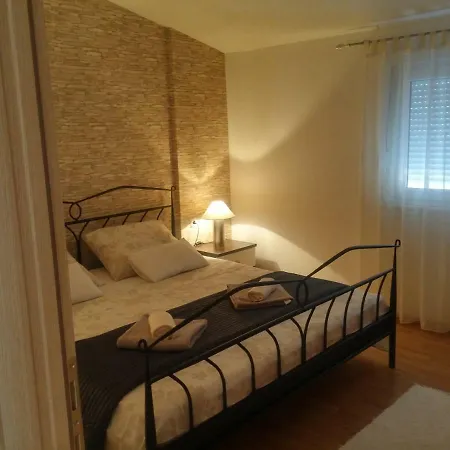 Daniela * Σπλιτ